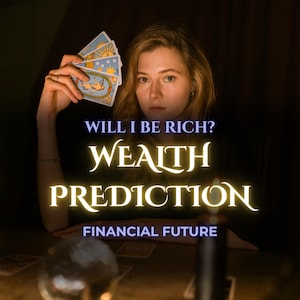 Pode incluir: Uma mulher segurando cartas de tarô com o texto "WILL I BE RICH? WEALTH PREDICTION FINANCIAL FUTURE" em um ambiente pouco iluminado. As cartas têm desenhos azuis e dourados. Uma bola de cristal e outras cartas estão na mesa.