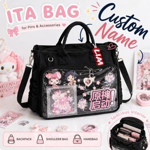 Könnte beinhalten: Schwarze Ita-Tasche mit durchsichtiger Front für Anstecknadeln und Accessoires. Die Tasche hat einen Schultergurt und obere Griffe. Der Text "ITA BAG" und "Custom Name" sind sichtbar. Die Tasche enthält ein Etikett mit "LIAM".