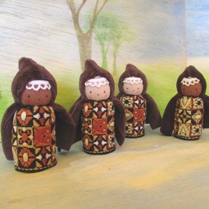 Brown Peg Gnome Girl // waldorf toy // peg people // gnome doll // peg girl // table puppet // natural toy // wood toy // Waldorf gnome