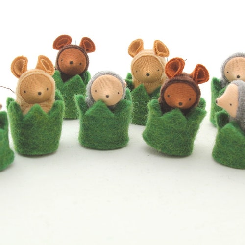 Little Critter in a Hedge Cozy // Waldorf Toy // Mouse Doll // - Etsy Little Critter in a Hedge Cozy // Waldorf Toy // Mouse Doll // - Etsy