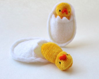 Duckling in an Egg // Baby Duck // Duck Necklace // Easter Basket Filler // Spring Nature Table // Chick // Waldorf Toy // DE