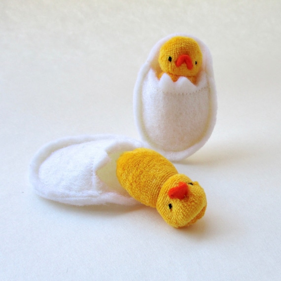 Duckling in an Egg // Baby Duck // Duck Necklace // Easter Basket Filler // Spring Nature Table // Chick // Waldorf Toy // DE