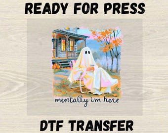 Transferencia DTF de fantasma "Mentalmente estoy aquí", DTF de fantasma "otoño acogedor", DTF de fantasma "café" de Halloween, Transferencia lista para impresión por sublimación de cabaña otoñal