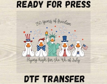 Estados Unidos 250 años de libertad listos para imprimir Transferencia DTF, Ganso Patriótico DTF, Volando alto para el 4 de julio, 250 aniversario EE. UU. DTF