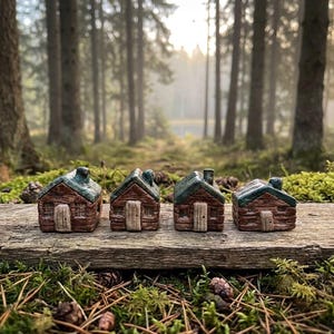 Peut inclure: Ensemble de trois mugs en céramique crème tachetée, chacun orné d'un motif floral peint à la main en bleu, vert et jaune. Les mugs présentent une forme simple et moderne.