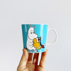 Vintage Arabia Finland Moomin Ceramic Mug / Cup Moomin Builds a New House Moomintroll Turquoise Muumipeikko Turkoosi Scandinavian Pottery