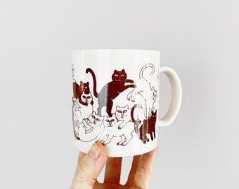 Taza / taza de cerámica vintage original Taylor Ng Kitty Cats en animaciones marrones cálidas hechas en Japón 1979