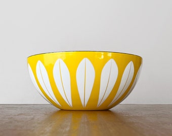 11" Vintage Cathrineholm Norway Enamel Lotus Bowl White on Yellow 11" Grete Kittelsen Mid Century Scandinavian Modern Enamelware Design