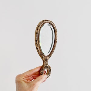 Meraviglioso piccolo specchio vintage antico finto Bois ovale con corteccia di albero scolpita in stile Art Nouveau boudoir edoardiano vittoriano