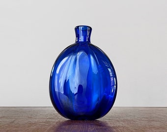 Vintage MMA Metropolitan Museum of Art Gunderson-Pairpoint Stiegel Type Ribbed Glass Flask / Bottle Cobalt Blue MCM