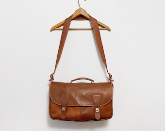 Vintage Coach British Tan Leather 9625 Musette Carrier Large Messenger Style Bag NYC Factory 80's 90's Briefcase / Overnight Bag