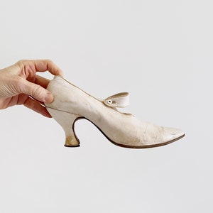 Vintage Antique Edwardian Victorian White Kid Leather Mary Jane High Heeled Shoes Shell Buttons Late 1800's 1900 1910 Wedding Heels As Found