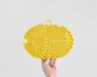 Vintage Dansk Gourmet Designs Mod Yellow Plastic Fish Trivet Denmark Gunnar Cyren 70's 80's Kitchen
