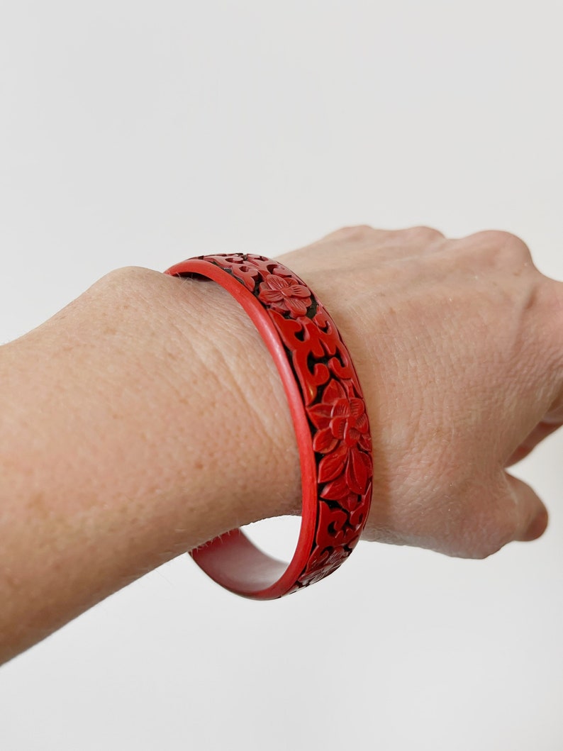 Pulsera Vintage Red and Black Cinnabar Bangle imagen 4