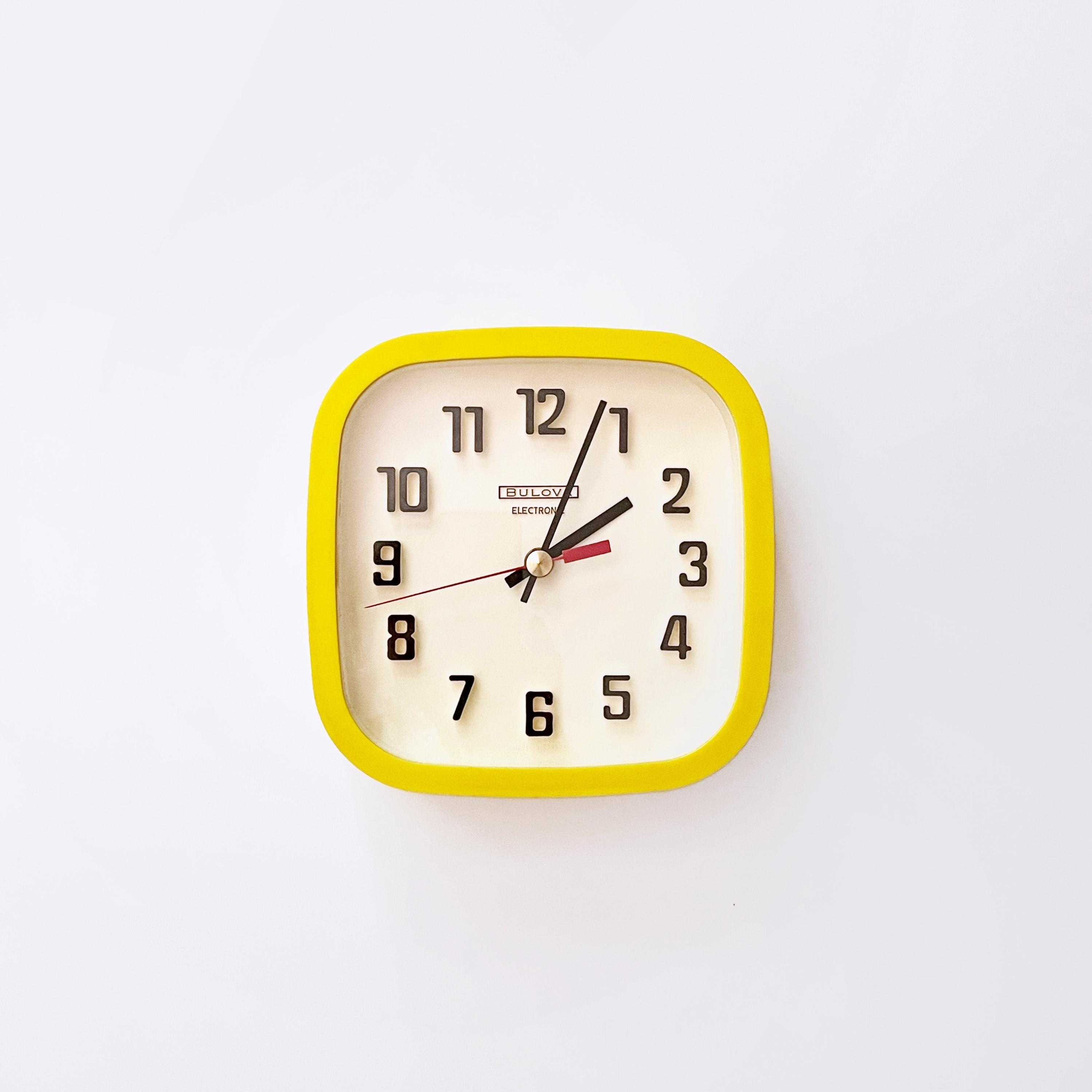 Vintage Circa 1970's Bulova Mod Yellow Plastic / Glass Electric
