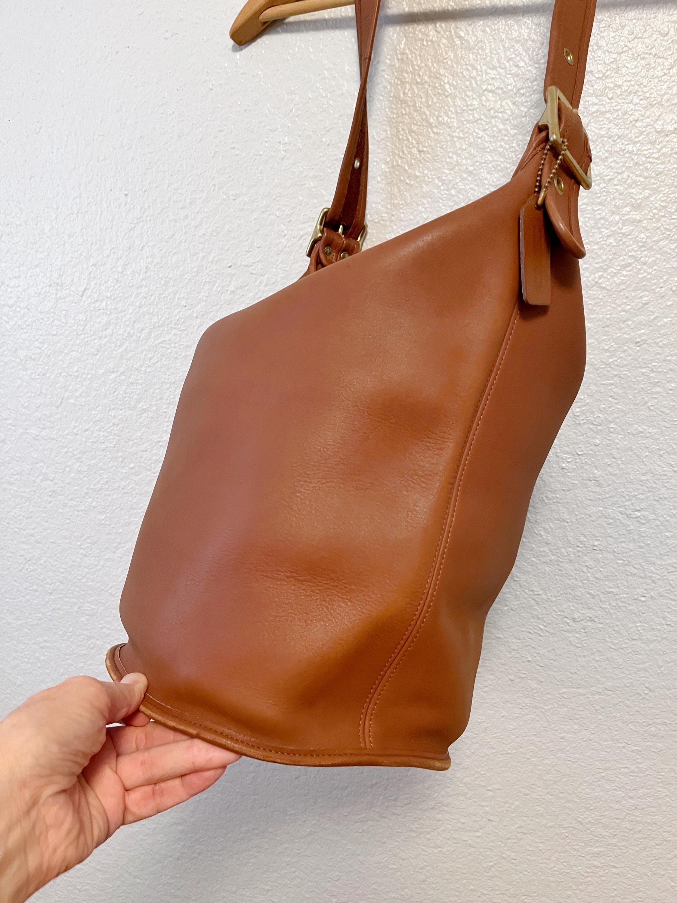 Vintage Coach British Tan Leather Duffle Sac Feed Bag / Purse