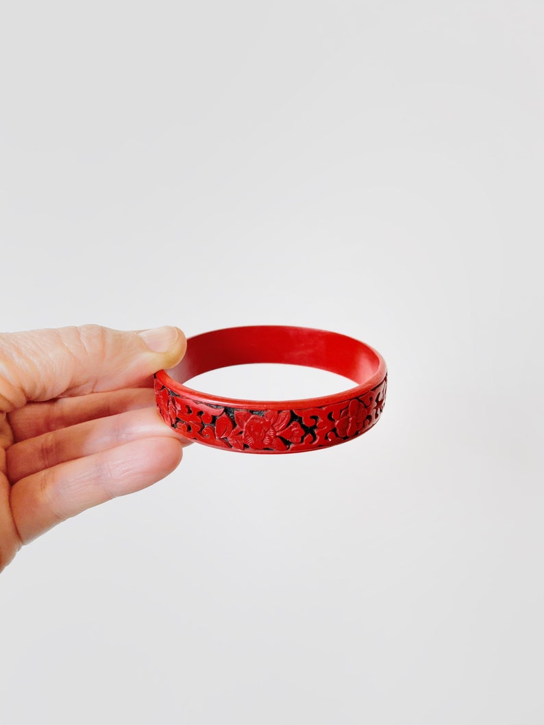 Pulsera Vintage Red and Black Cinnabar Bangle imagen 1