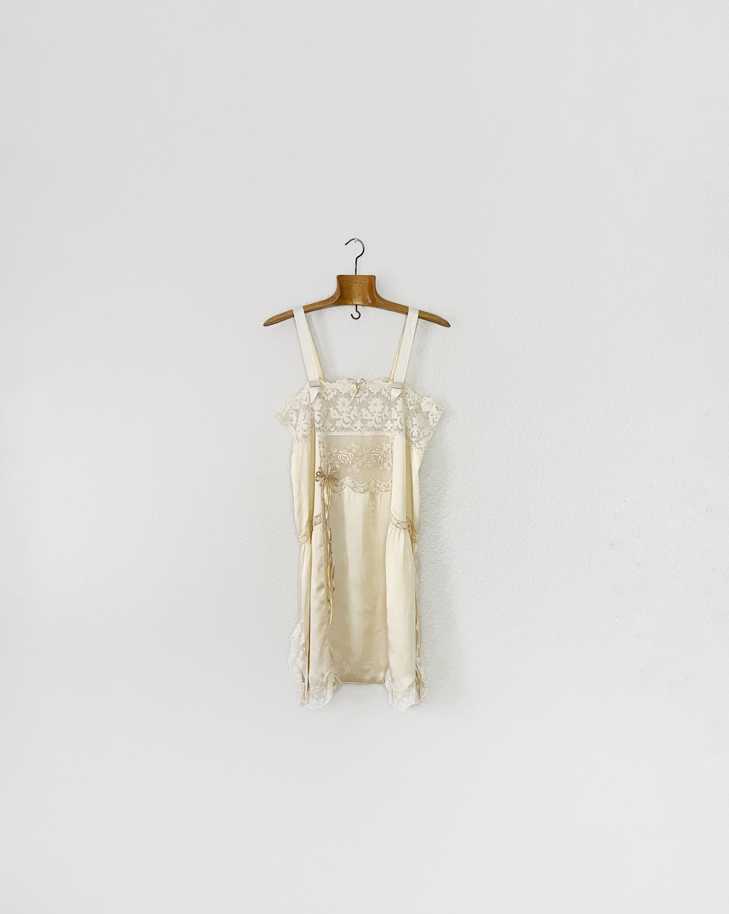 Vintage Antique 1920's 30's Flapper Style Cream Silk