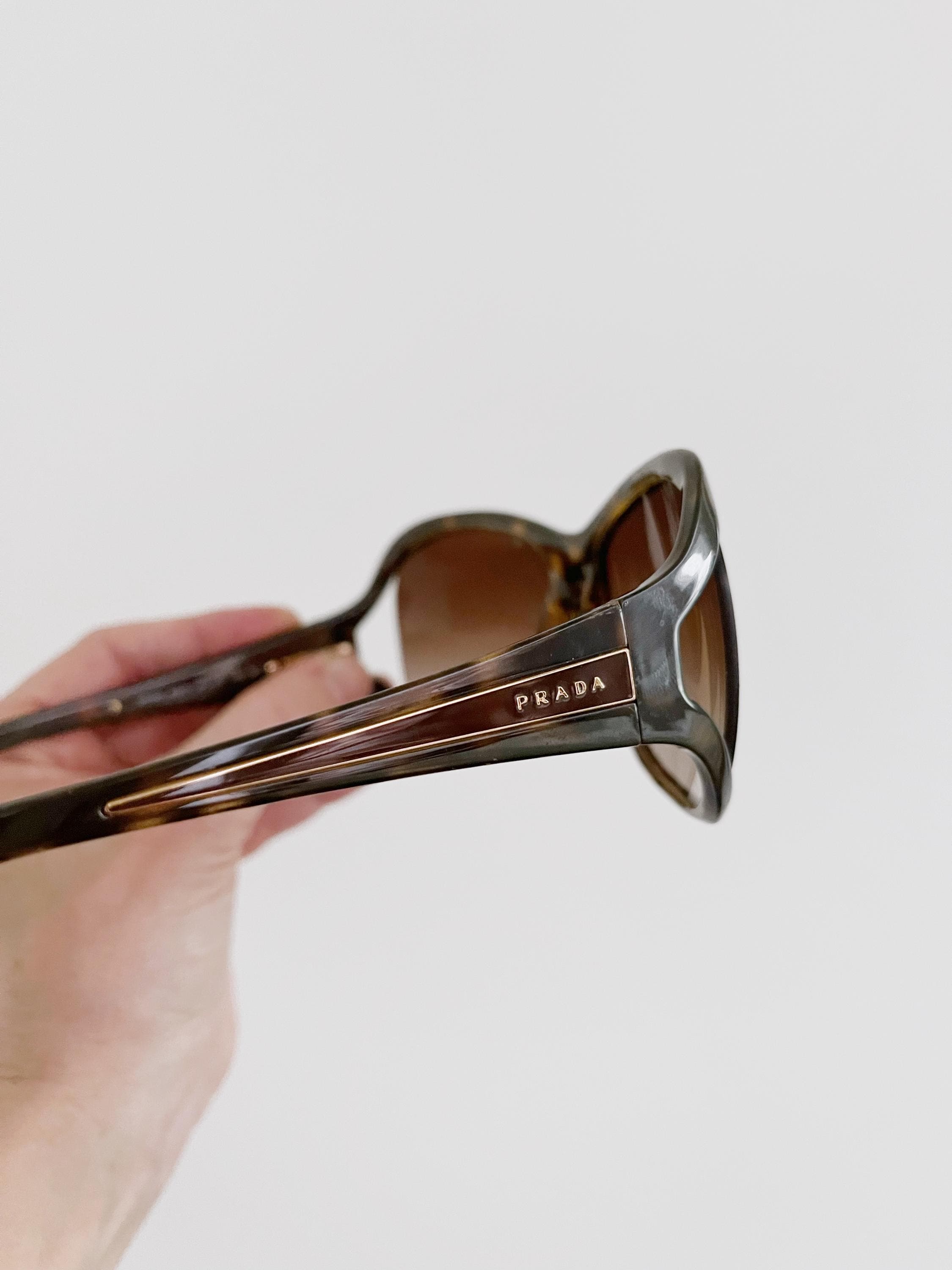 prada サングラス　ヴィンテージ Vintage Prada Sunglasses Spring 2005 SPR 05L 61017 Faux