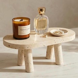 Travertinpiedestal | Skulpturell displayfot av natursten | Minimalistisk heminredning | Modern inredningsstyling | Travertinmarmorföremål