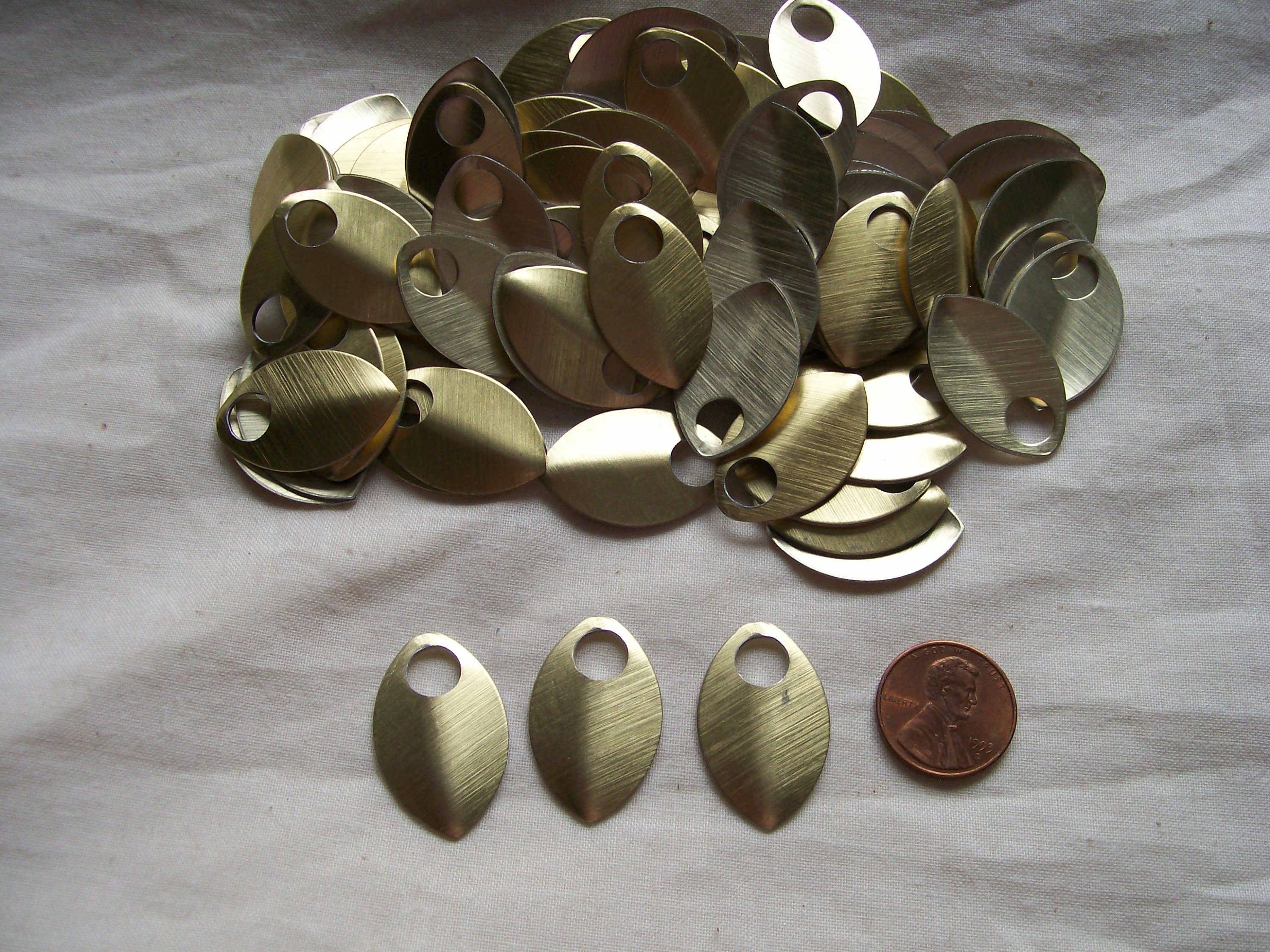 Dragon Scales - Aluminum - Medium - Gold Matte- Sets of 100