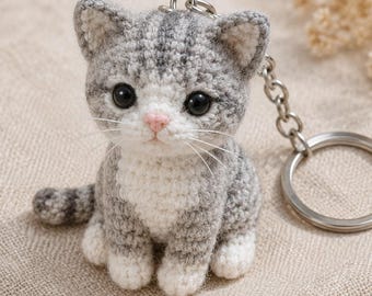 Realistische grau getigerte Katze Amigurumi Schlüsselanhänger Häkelanleitung (PDF Download)