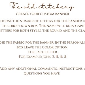 Puede incluir: Un gr&aacute;fico de instrucciones para un estandarte personalizado con el t&iacute;tulo The old stitchery. Describe tres pasos: elegir el n&uacute;mero de letras, seleccionar la tela y las opciones de color para cada letra, y a&ntilde;adir comentarios o instrucciones adicionales.