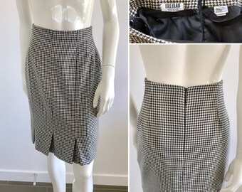 Vintage 1970s Bill Blass Houndstooth Check Skirt with Inverted Pleats at Front Hem