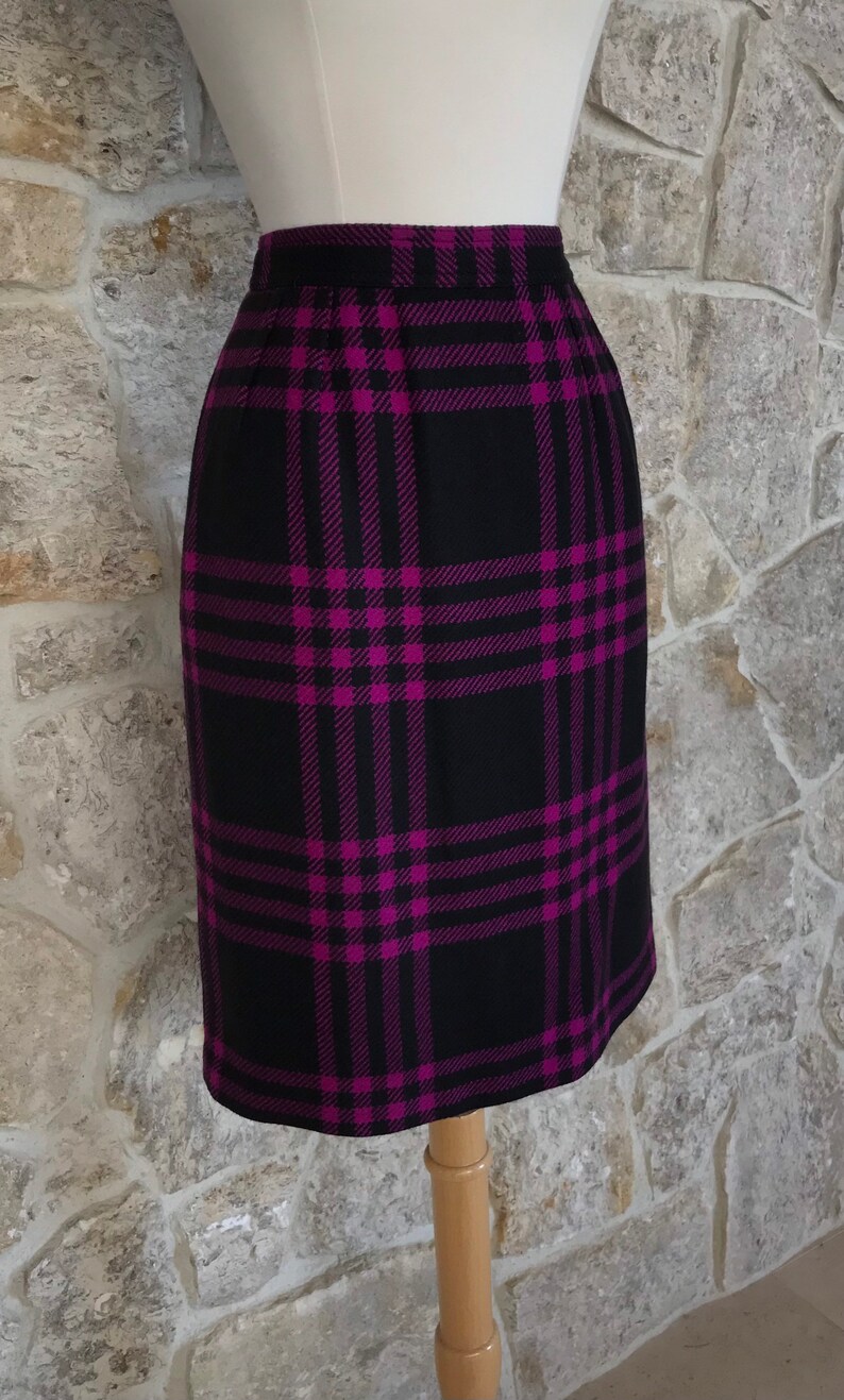 Beautiful Vintage 1980s 1990s Valentino Miss V Black and Fuchsia Plaid Pencil Skirt image 6