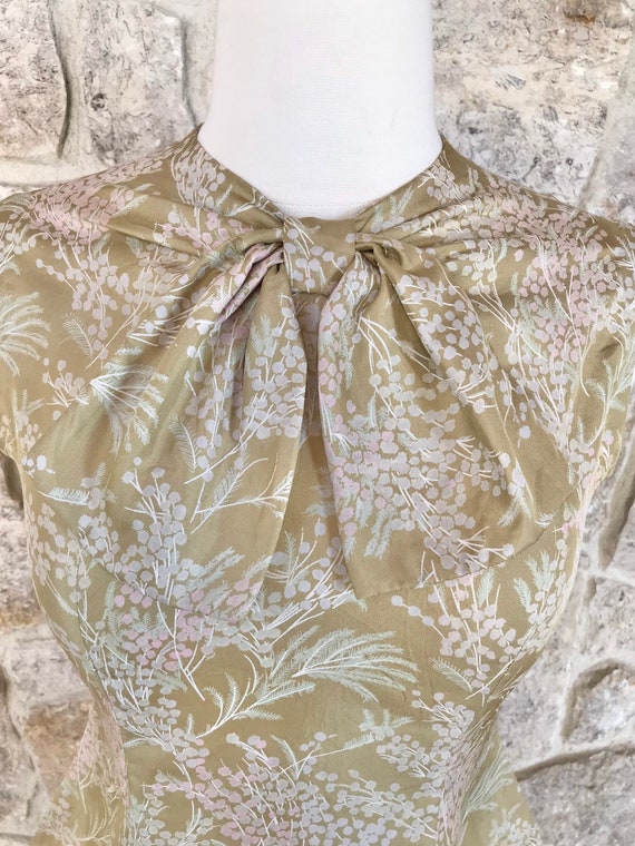 Vintage 1960s 1970s Beautiful Pastel Floral Silk … - image 5