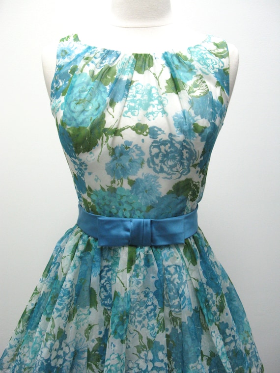 Pretty Vintage 1950s Jr. Theme Blue Floral Dress … - image 4