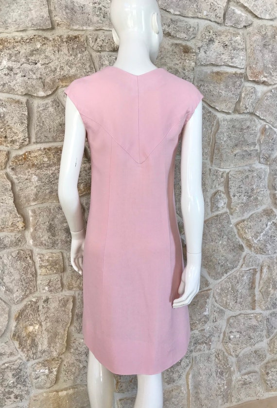 Adorable Vintage 1960s Pink Sleeveless Mod Sheath… - image 9