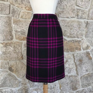 Beautiful Vintage 1980s 1990s Valentino Miss V Black and Fuchsia Plaid Pencil Skirt image 4