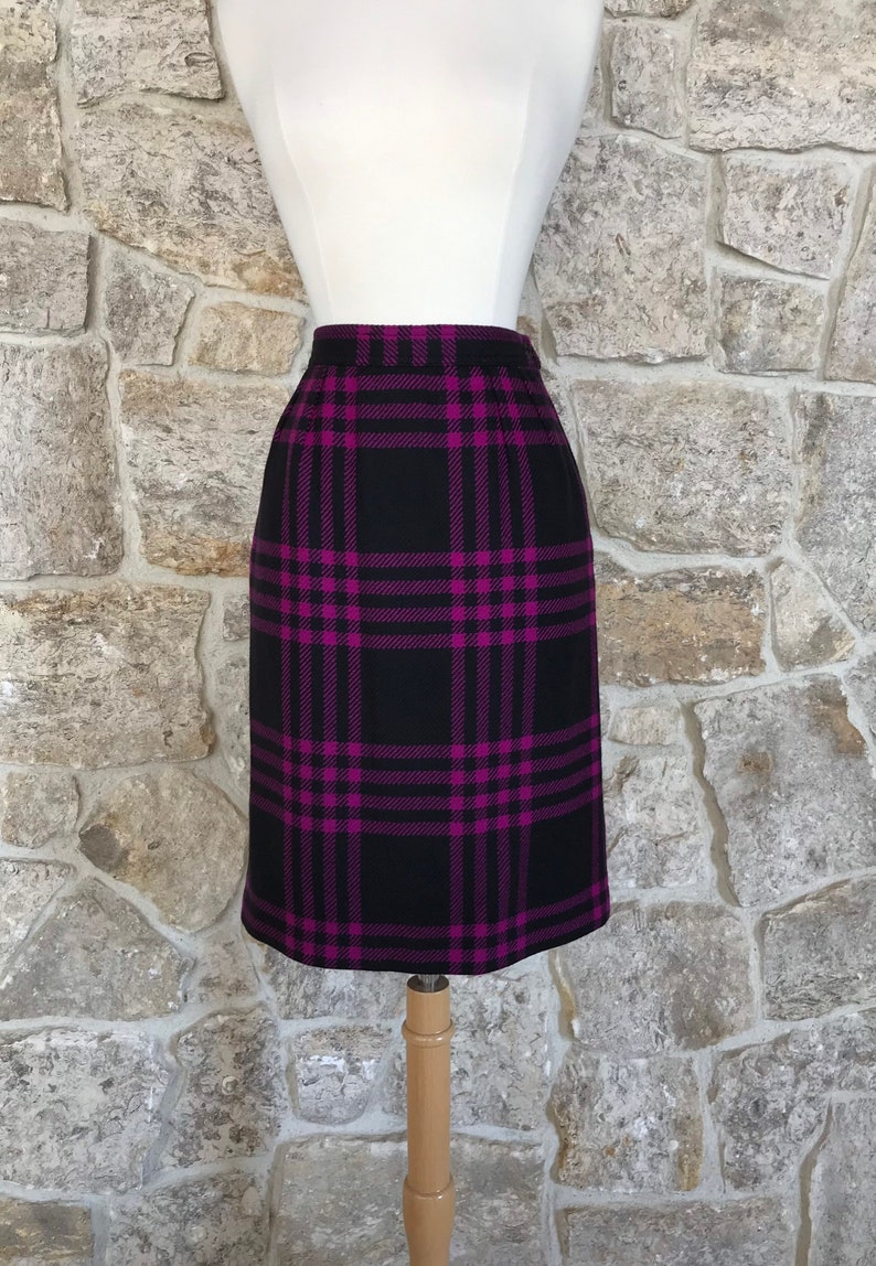 Beautiful Vintage 1980s 1990s Valentino Miss V Black and Fuchsia Plaid Pencil Skirt image 4