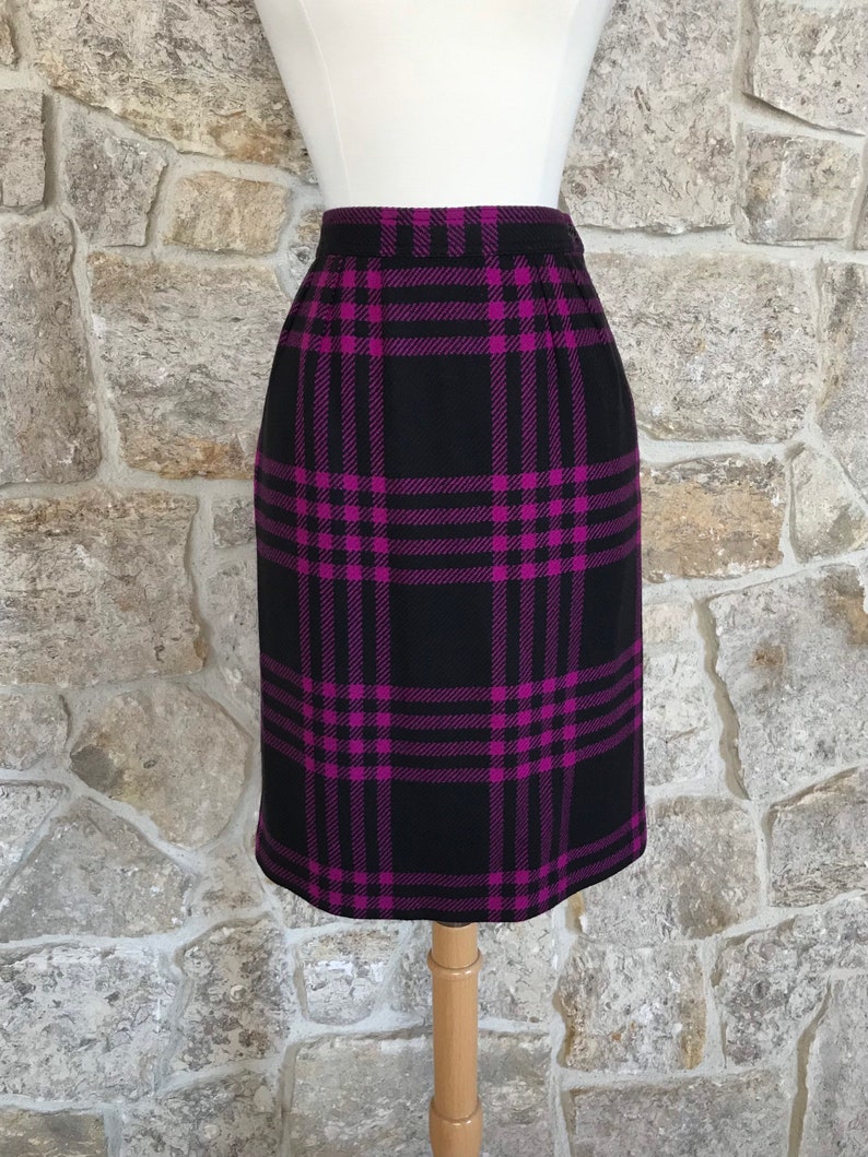 Beautiful Vintage 1980s 1990s Valentino Miss V Black and Fuchsia Plaid Pencil Skirt image 2