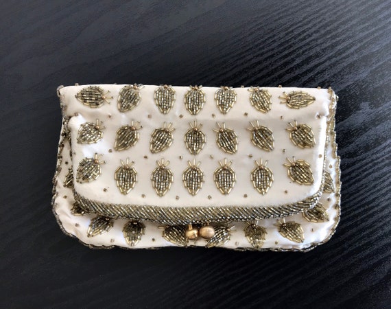 Beautiful Vintage 1950s 1960s Hand Beaded Satin Cl