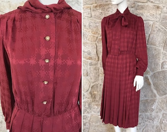 Timeless Vintage 1970s French Silk Shirt Dress with Pleated Skirt Pussybow Neck and Pearl Buttons