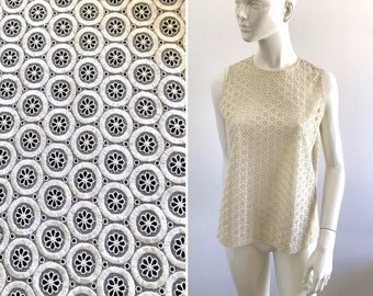 Fantastic Vintage 1960s 1970s Ivory Flower Eyelet Lace Zip