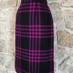 Beautiful Vintage 1980s 1990s Valentino Miss V Black and Fuchsia Plaid Pencil Skirt image 5