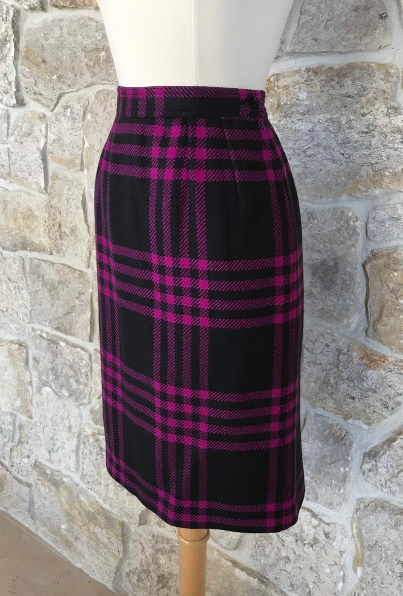 Beautiful Vintage 1980s 1990s Valentino Miss V Black and Fuchsia Plaid Pencil Skirt image 3