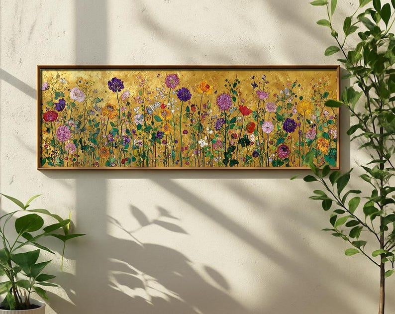 Arte mural largo y estrecho de Gustav Klimt: Paisaje floral dorado imagen 3