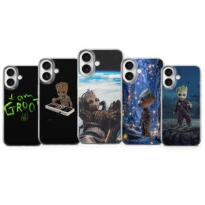 Puede incluir: Cinco fundas para teléfono con el personaje Groot de Guardianes de la Galaxia. Las fundas muestran varias imágenes de Groot, incluyendo una con el texto "I am Groot" en verde, y otras con diferentes escenas y poses.