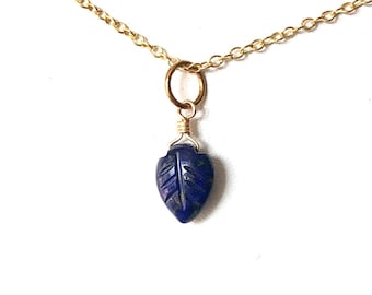 Pendentif Lapis Lazuli Mini Feuille - Empilage délicat - Cadeau d’anniversaire - Pierre de naissance - Pierre précieuse avec signification - bleu