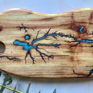 LBC21 Camphor Laurel Lightning Chopping Board