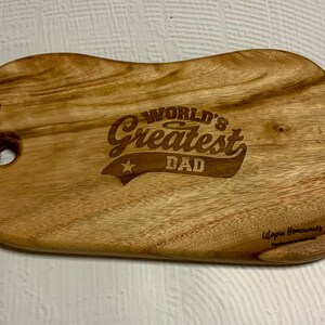 C7 World&#39;s Greatest Dad Engraved Camphor Laurel Chopping Board