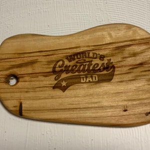C8 World&#39;s Greatest Dad Engraved Camphor Laurel Chopping Board