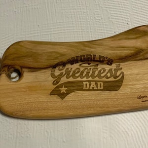 B6 World&#39;s Greatest Dad Engraved Camphor Laurel Chopping Board