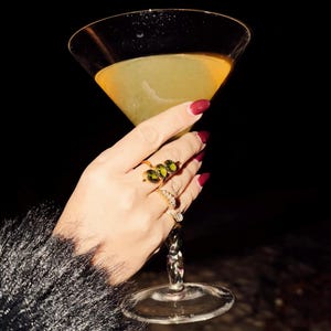 Olijfkleurige 18k gouden peridotcocktail-statementring | Dirty Martini Tini' waterdichte sieraden cadeau voor haar | Accessoire vrijgezellenfeest