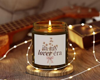 Vela "In My Lover Era", inspirada en la romántica Swiftie, regalo de San Valentín, etiqueta floral coqueta, decoración acogedora para el hogar.