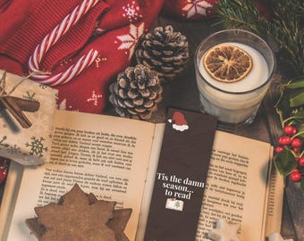 Marcapáginas navideño para fans de Swiftie / Regalo para lectores de “¡Llegó la temporada!” (Descarga digital)